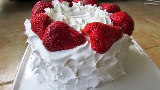 Fluffy Strawberry Lemon Cake