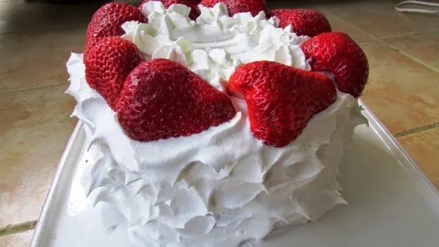 Fluffy Strawberry Lemon Cake 