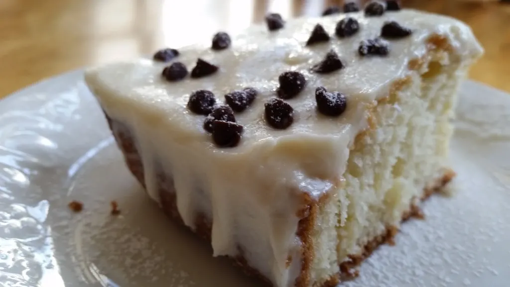 Cannoli Poke Cake