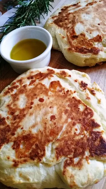 Easy Cheddar Cheese Flatbread