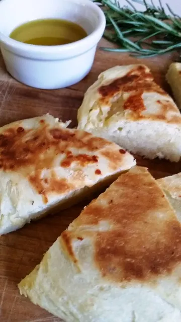 Easy Cheddar Cheese Flatbread