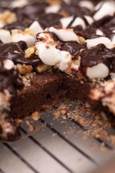 Filled with rich chocolate layers, marshmallows, and toasted pecans. Mississippi Mud Brownies are a chocolate lover’s heaven! via @Mooreorlesscook
