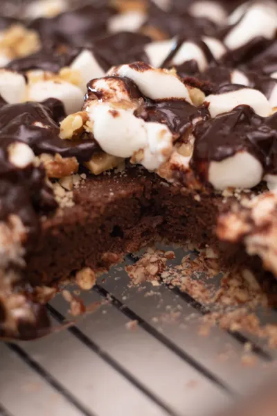 slice of mud brownies in the dish