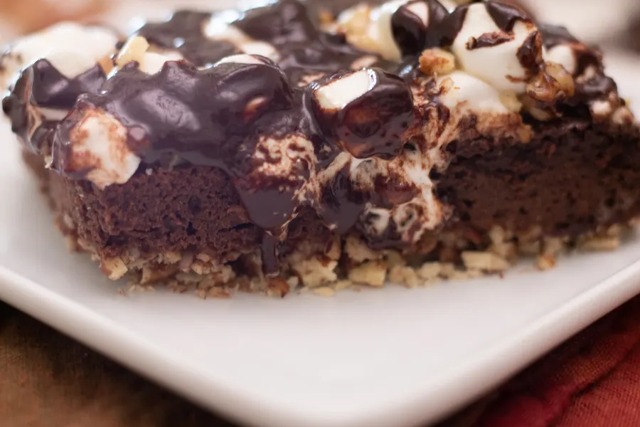 middle slice of mud brownies on white plate