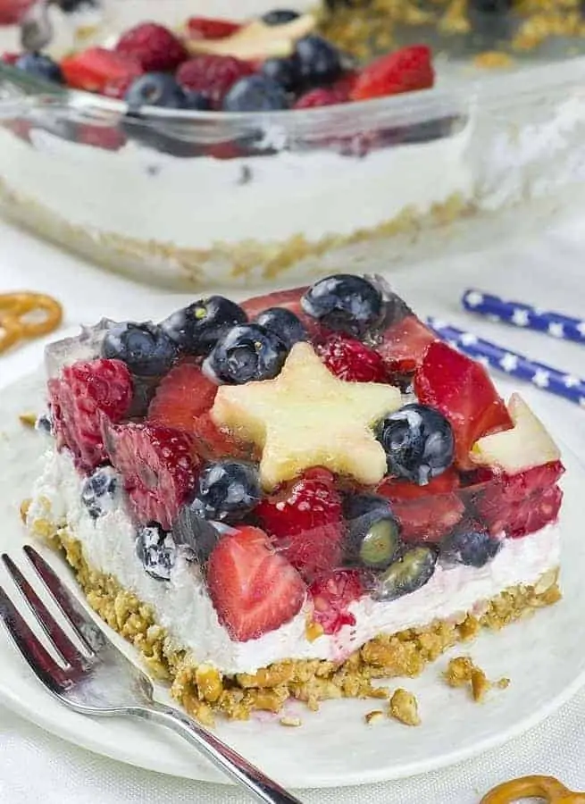 Summer-Berry-Pretzel-Salad