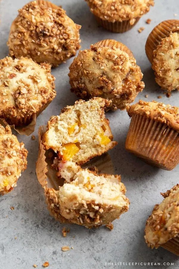 almond-peach-muffins-streusel