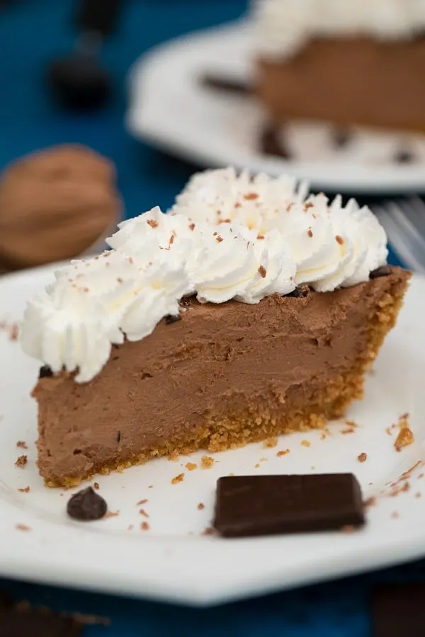 Easy No-Bake Chocolate Pie & Video