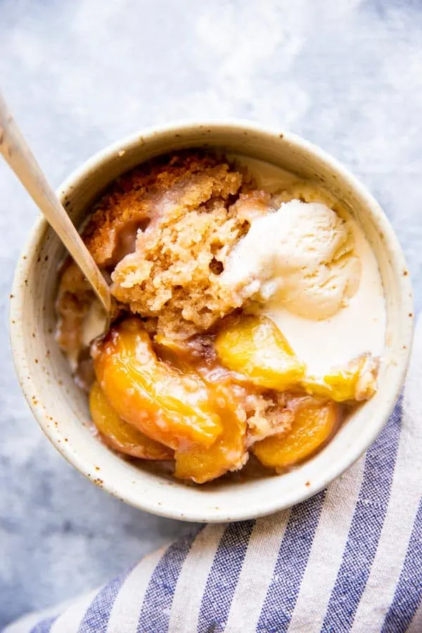 crockpot-peach-cobbler-