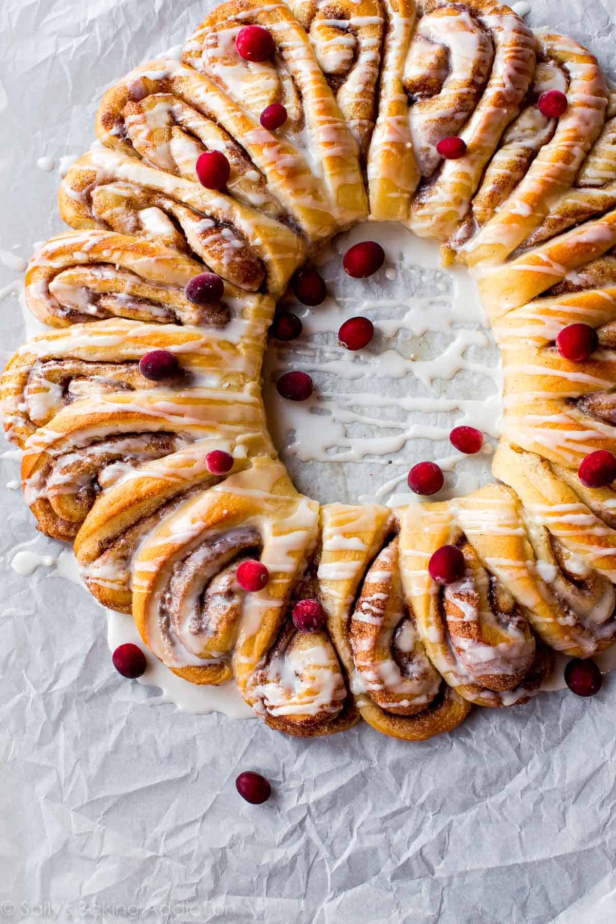 cinnamon-roll-wreath