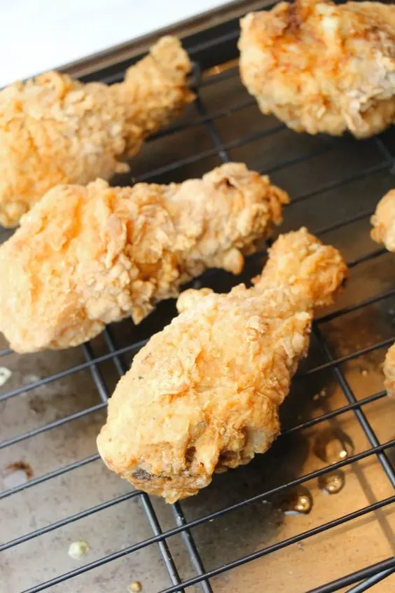 4 pieces fried chicken on cooling rack