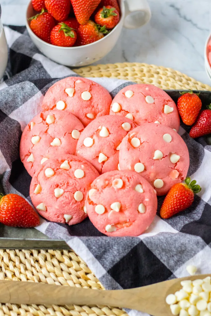 Cheesecake Stuffed Strawberry Cookies