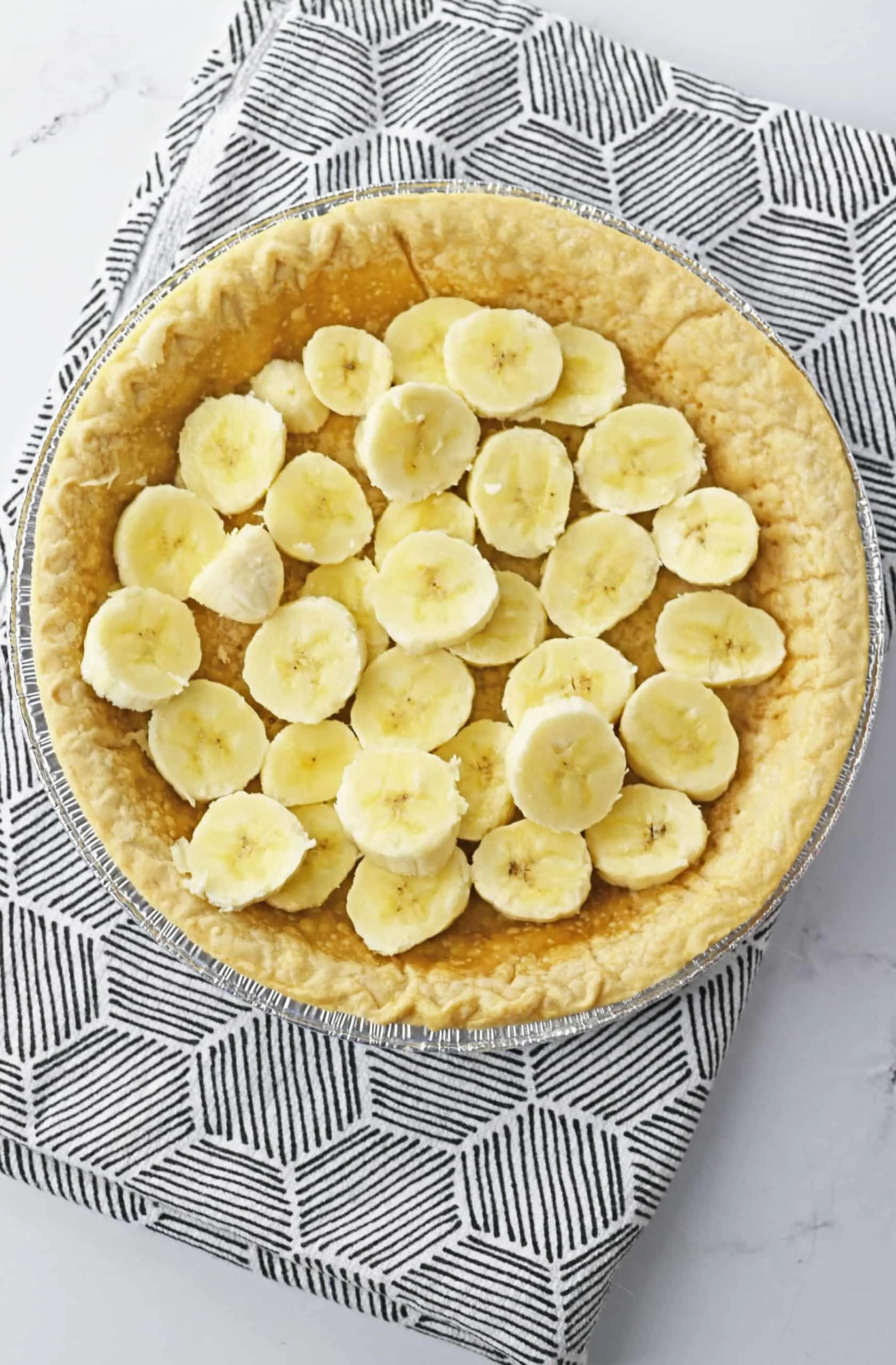 Banana Cream Pie layers, add bananas to crust