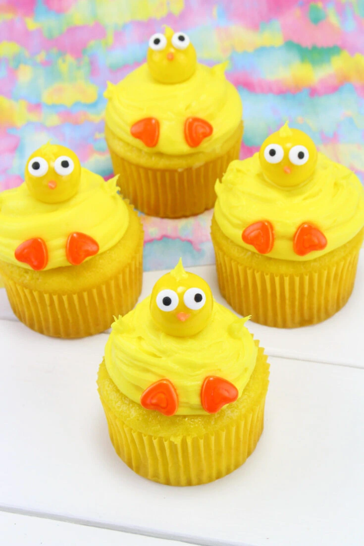 4 adorable chick cupcakes