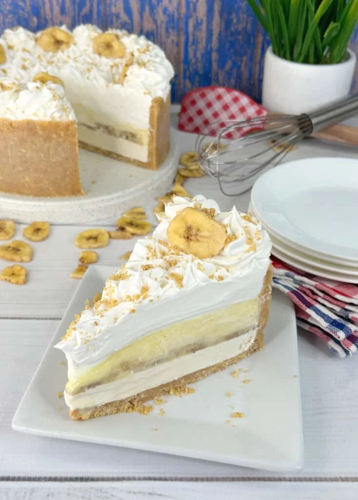 A slice of banana cheesecake on a plate.
