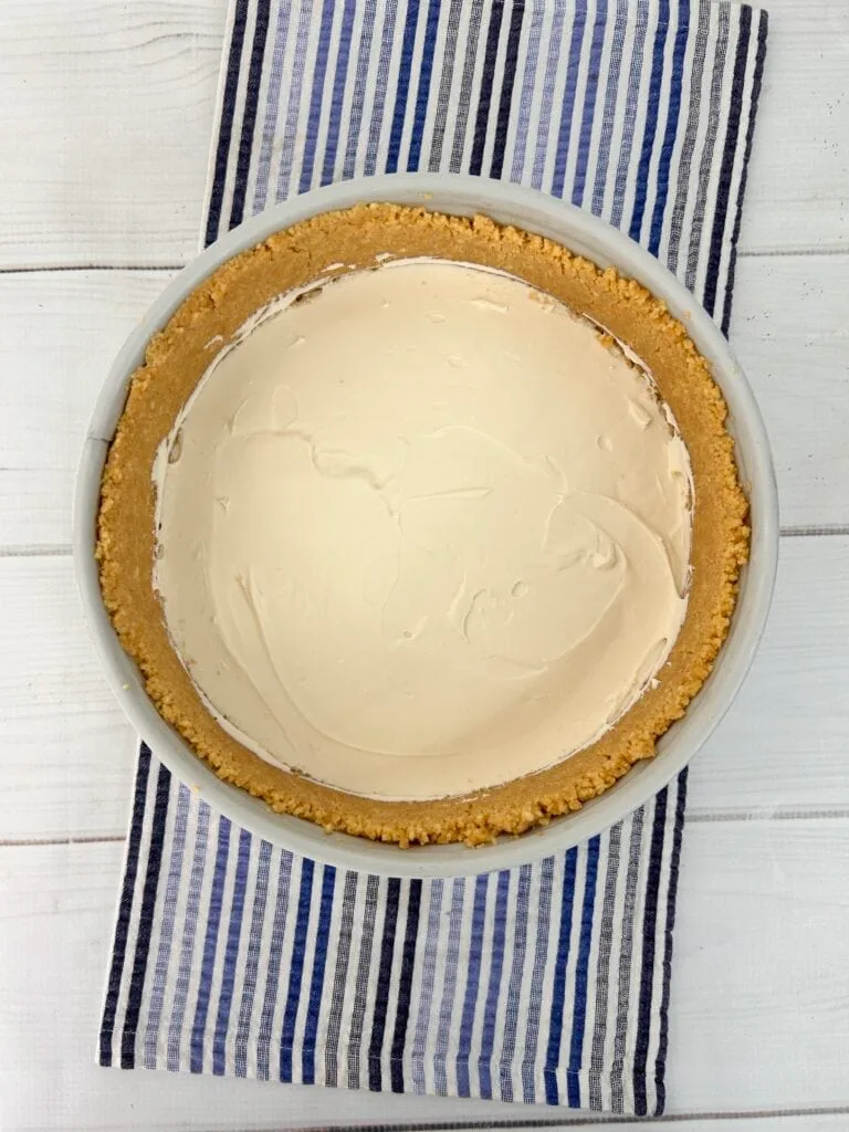 No Bake Banana Pudding Cheesecake steps to making cheesecake, crust