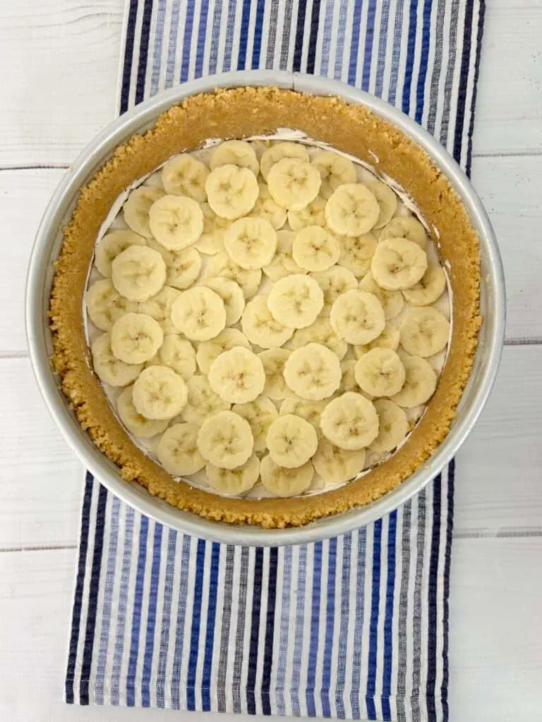 No Bake Banana Pudding Cheesecake add bananas step