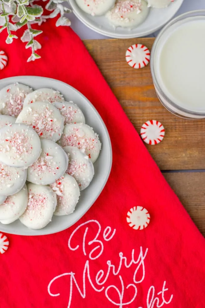 thin mints on platter with cloth