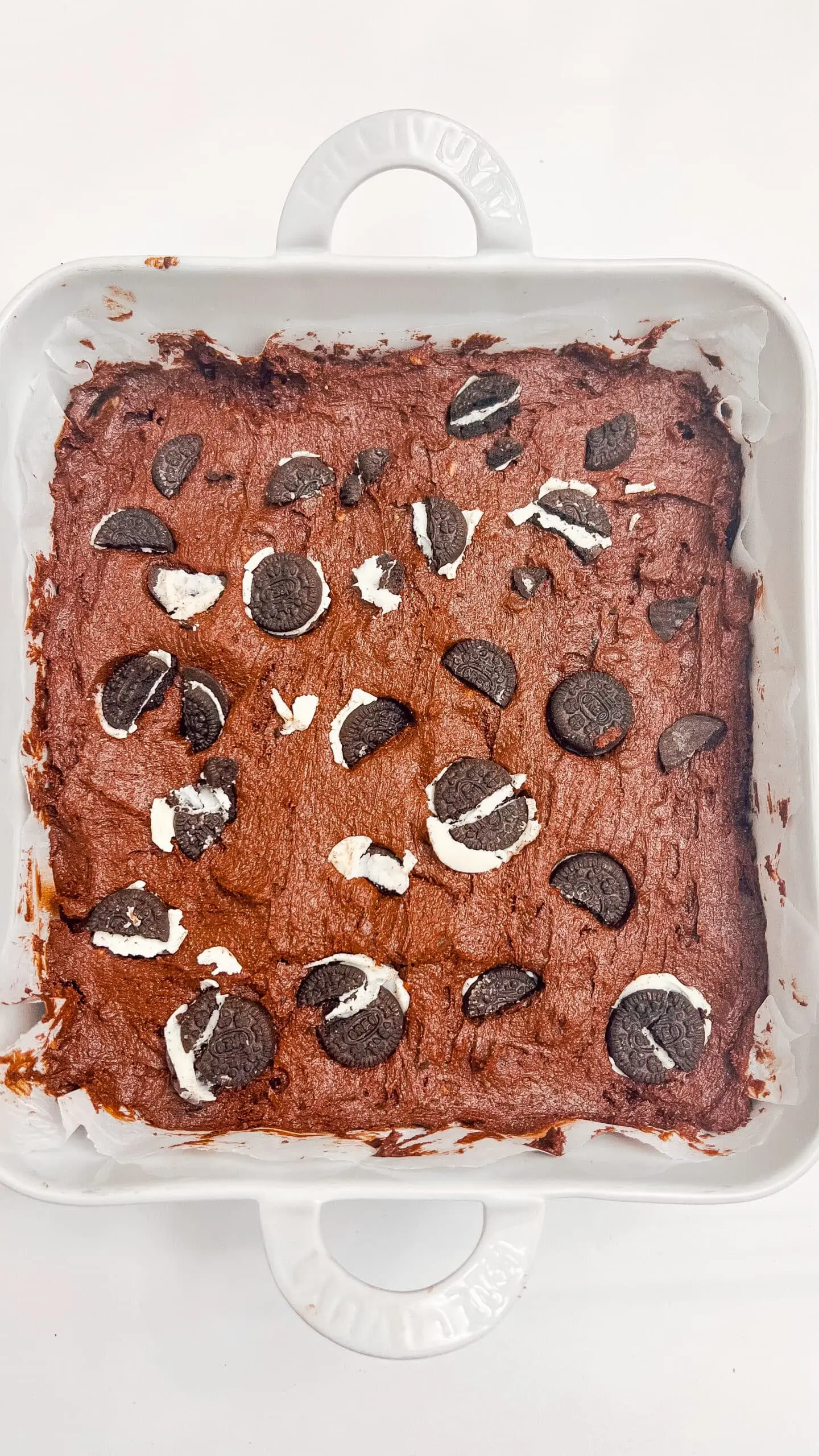 Delicious chocolate brownie topped with Oreo cookies, perfect for dessert or snack.